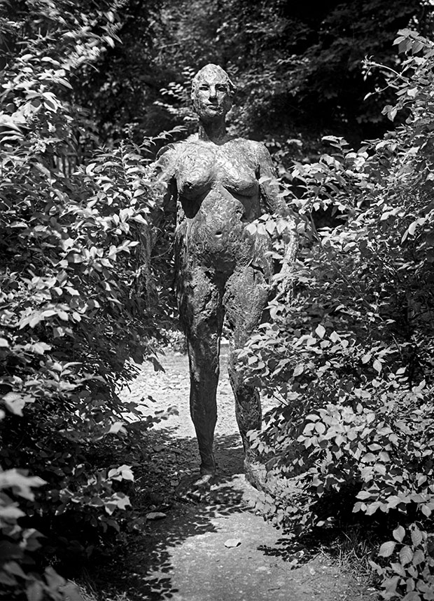 Germaine  Richier, L'Ouragane, 1948/49, Bronze, 179 x 71 x 47 cm. Foto: Brassaï, Coll. F. Guiter © Germaine Richier, ADAGP, Paris, 2013 - 2014.